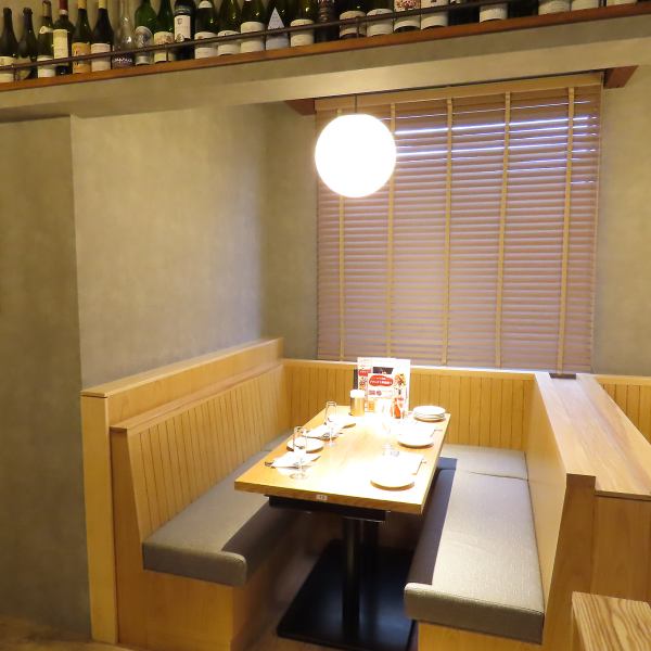 グループ利用に嬉しいテーブル席がございます。落ち着いたインテリアでまとめており、心地よい空間でイタリアンを存分に楽しむことができます。ご予約・ご相談など、お気軽にお問い合わせください♪