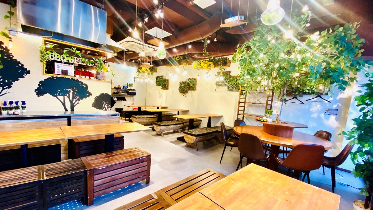 Spacious and clean shop♪ 2 minutes walk from Shibuya station♪