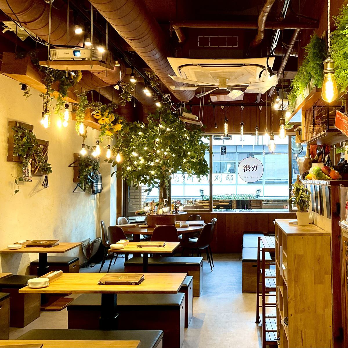 The cheerful atmosphere at noon is also perfect for a private banquet! Good access, just a 2-minute walk from Shibuya Station, makes it very popular among customers with children! If you rent it privately, you can enjoy it without worrying about other guests ☆