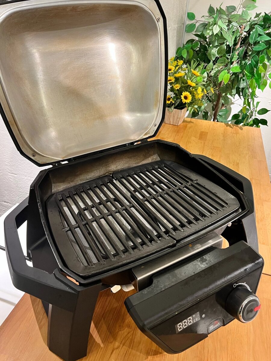 室内用のBBQグリルを開けた写真(貸し出し器具)