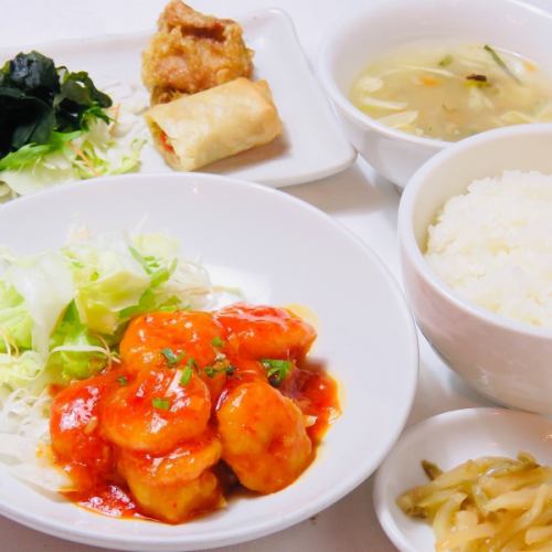 ボリューム満点日替りランチ