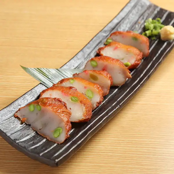 職人が手作りに命を懸けた、感動的な新食感さつまあげ。