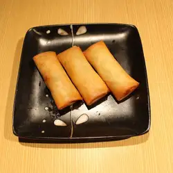 三个自制春卷