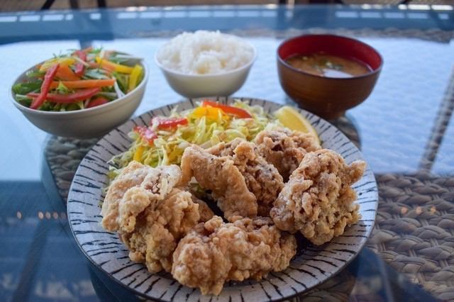For lunch, we will offer a new set meal menu! (Photo shows fried chicken set meal)