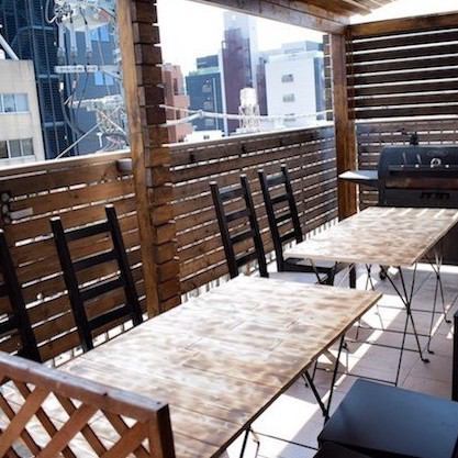 On the 5th floor, there are terrace seats overlooking Koenji.Lunch and dinner are also available! Cigarettes are also available.