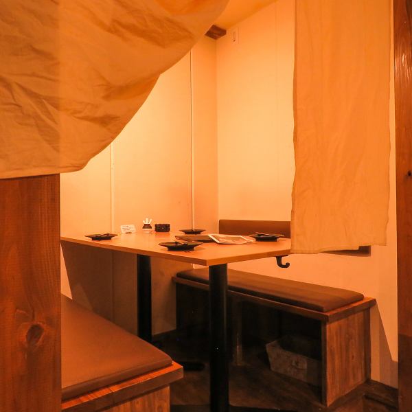 Accessible from Shoninbashi-dori Street ◎! There are semi-private rooms that can be used by a small number of people in the fashionable atmosphere of the art and wood grain decorated in the shop!