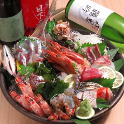 [Live fish from the in-store fish tank & Hakata offal hot pot course] 90 minutes of all-you-can-drink with 10 dishes + plenty of sake and shochu ⇒ 5,500 yen