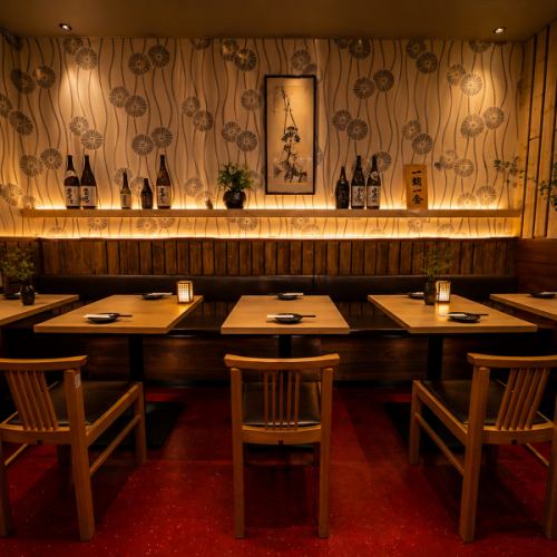 一人飲みや少人数での利用にもぴったり。料理を楽しみながらゆったり過ごせる空間で、仕事終わりの一杯や軽く飲みたい時にも使いやすい居心地の良さが魅力です。