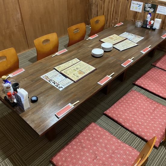 4名掛けのお座敷を3つと8名掛けのお座敷もご用意しております！