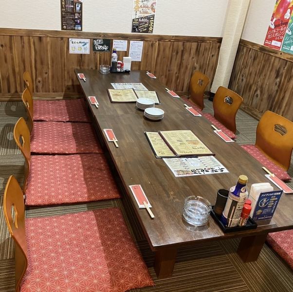 【完全個室のお座敷もご用意！】　8名様までご利用可能なお座敷。カジュアルな雰囲気でプライベート感を大切にした空間です♪宴会など、様々な利用シーンで気兼ねなく楽しむことができます★リラックスできる環境で、地元の美味しい料理とお酒を心ゆくまでご堪能ください◎素敵なひとときをお過ごしください！