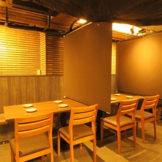 <Table seats for 4 people x 3 tables> Divided by bamboo blinds.Surround delicious "Yakitori" with everyone.You can't see the seat next to you directly, so the atmosphere is good!