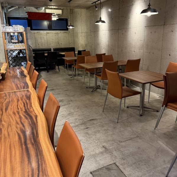 【お一人様もぜひ！カウンター席もご用意しております】ランチタイム～24時まで営業しております。お一人様も大歓迎。同僚との食事やデートにもぴったり。当店自慢の豊富な肉料理とドリンクの組み合わせをお楽しみください。ご来店、心よりお待ちしております！