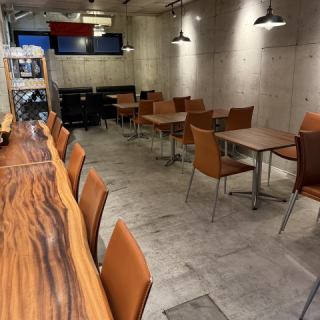【お一人様も大歓迎！】ふらっと気軽に立ち寄れるお店。カウンター席完備◎ランチタイムも営業中。お昼はもちろん、仕事帰りにもおすすめ。日々の疲れをリフレッシュしましょう。当店でお気に入りのドリンクを見つけてください。ご来店、心よりお待ちしております！
