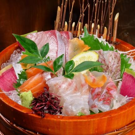 【刺身付き宴会コース5500円(税込)】刺身盛り、牛の炭火焼・天ぷら盛り等11品/2.5時間飲み放題