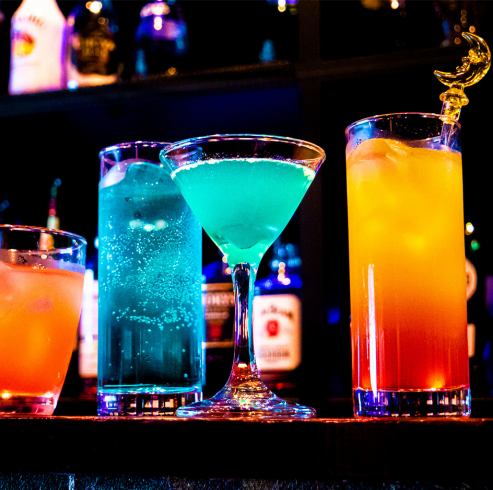 ドリンクALL250円BAR☆新宿おしゃれ女子に人気のバー☆2h飲放付3品1800円♪
