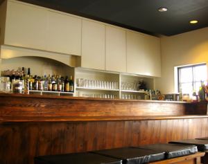 Counter seats that can be easily used by one person.It's easy to enter when you feel like drinking a little.