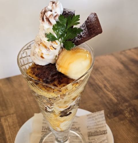 [Limited-time parfait] Sweet potato brulee and rich brownie caramel parfait