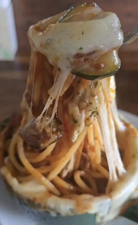 雞肉和夏季蔬菜番茄咖哩火山意麵
