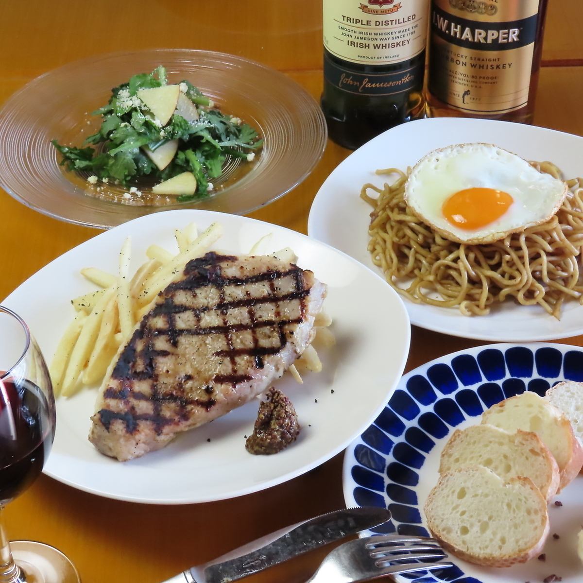 オシャレな内装で楽しむご飯♪