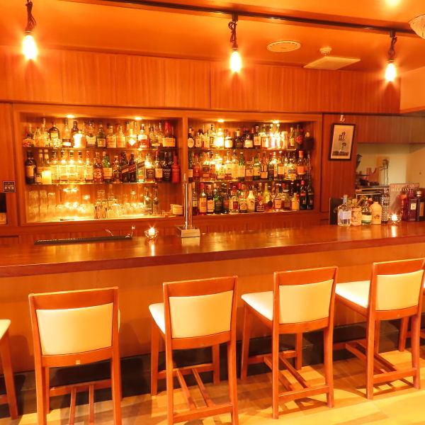 【◇カウンター席/1~2名で気軽に】ひとり飲みやふたりで静かに語る夜にぴったりのカウンター席。気軽にサクッと立ち寄れる雰囲気で、仕事帰りやちょい飲みにもおすすめ。