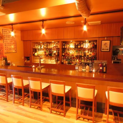 【肩ひじ張らずに利用できるカジュアルBAR】