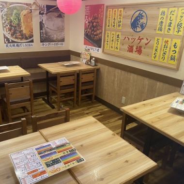 テーブル席は、女子会やプライベート飲み会などにどうぞ♪※写真は系列店です。
