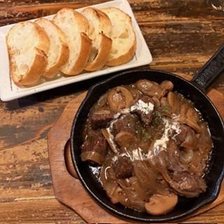 牛ハラミの赤ワイン煮込み