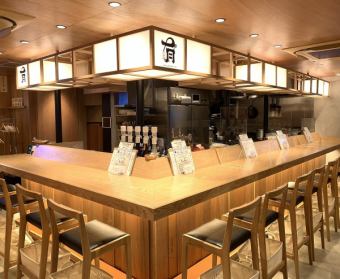 The interior of the store has a calm atmosphere based on wood.It can be used in various scenes such as banquets from one person, banquets such as girls-only gatherings, and family use ♪