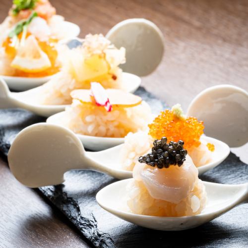 Spoon sushi with 6 kinds of fish eggs