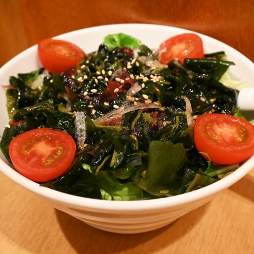 Seaweed salad (half 400 yen)