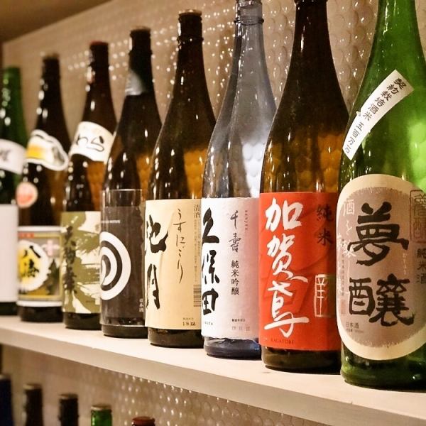 ナチュールワインや石川の地酒を始め、全国の日本酒を豊富に取り揃えております。こだわりのお料理と一緒にどうぞ。
