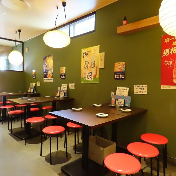 テーブルをつなげれば、大人数でもご利用いただけます。宴会や二次会に是非！
