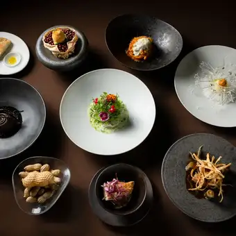 【日式與義式料理的完美融合】精緻菜餚，包括色澤誘人、上鏡的肉類！是閨蜜聚會、週年紀念和約會的理想選擇！