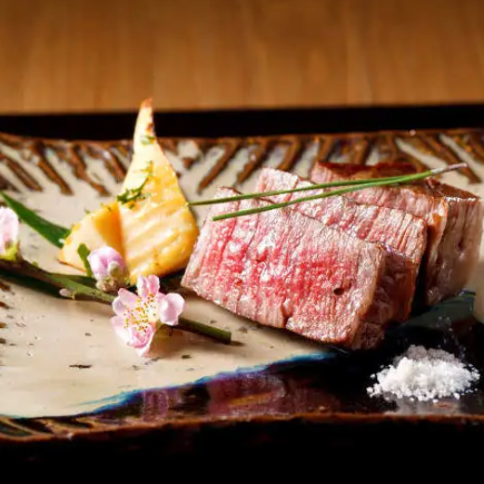 《A5ランク黒毛和牛2時間食べ飲み放題コース》ヒレステーキorしゃぶしゃぶorすき焼きが食べ放題