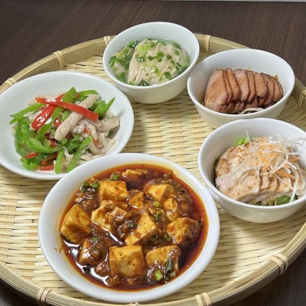 お酒のおともに、お任せ料理5品盛バスケット　1800円（税込1980円）