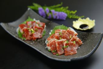 Assorted horse sashimi Tsuki (Otoro, Marbled, Futaego, Yukhoe) / Flower [Marbled, Upper horse sashimi]