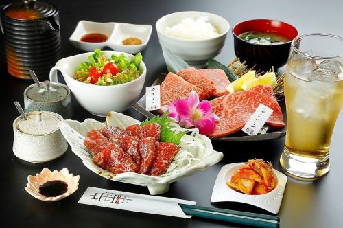 Carefully selected yakiniku & horse sashimi lunch