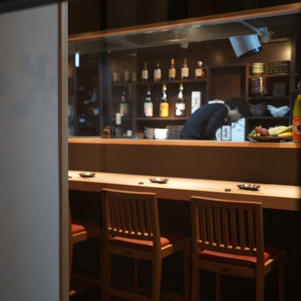 落ち着いた雰囲気の店内。個室席もあり◎デートにピッタリ♪