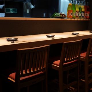 【カウンター席】お一人様大歓迎！豊橋駅徒歩1分でアクセス抜群◎臨場感たっぷりのお席で美味しい料理をぜひお楽しみください！