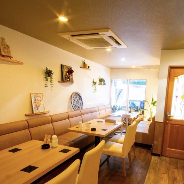 【Boasting atmosphere】 Spacious sofa seat ★ We prepare warm atmosphere and delicious dishes ☆ Free ★ Free ★! You can use in various ways such as company drinking party, birthday party, wedding party second party etc. .