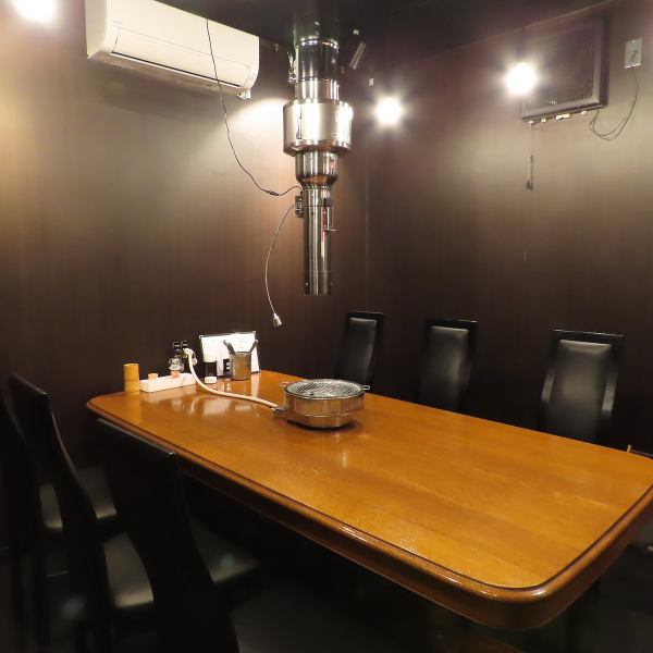 [◆◇~Can accommodate large groups~◇◆] We have private rooms that can accommodate up to 8 people, so even large groups and organizations can enjoy their time here in comfort.You can enjoy a fun time in a lively atmosphere, whether it be for a meal or a banquet with family, friends, or colleagues.*If you wish to use a private room, please contact us by phone.