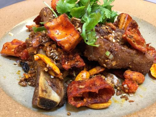 Stir-fried spareribs with chili peppers