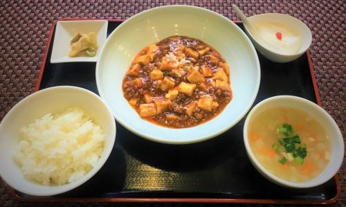 Mapo tofu lunch set Monday-Saturday only (* excluding holidays)