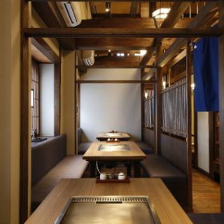 2F table seats.If you remove the goodwill, we can accommodate a party of 18 people.A moist Japanese private room recommended for entertainment and hospitality.All seats are equipped with an iron plate, so you can enjoy your food piping hot.