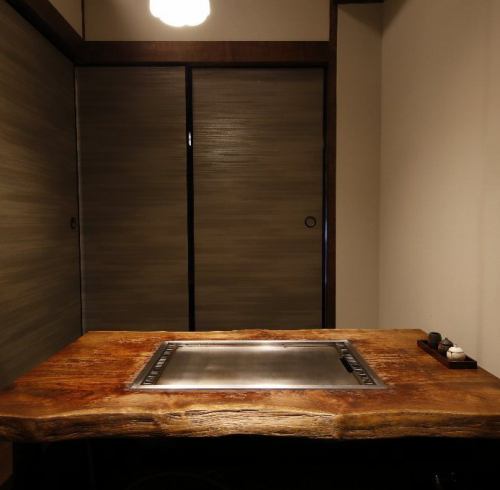 2F 파고 다다미 방은 仕切りる 것으로 독실입니다.접대 나 대접에 추천 촉촉한 일본식 별실.간단한 회식이나 식사 모임, 데이트에 딱 별실입니다.