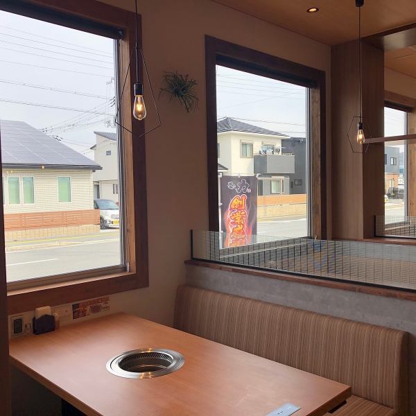 [Banquet and family meals] There are also tables for 4 to 8 people.Children are welcome too! The spacious seats allow you to relax and enjoy yakiniku.