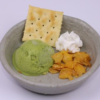 Vanilla ice cream/raw chocolate ice cream/matcha ice cream/bite-sized kinako ice cream/whole strawberry ice cream/yuzu sorbet