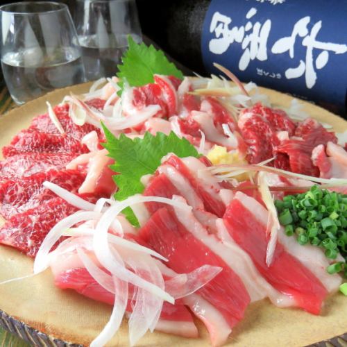Add [horse sashimi] to the banquet course for an additional 500 yen!