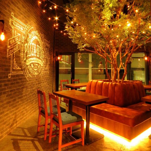 お洒落な室内テラス席をご用意！落ち着く店内で夜カフェ、サク飲み等…少人数の利用にも人気◎アクセスも辛島町電停からも近いので帰りの心配も必要なし♪※禁煙席[イタリアン/ワイン/肉/パスタ/女子会/歓送迎会/飲み放題/宴会/誕生日/記念日/ピザ/新市街/熊本/ワンコイン/結婚式二次会/クラフトビール]