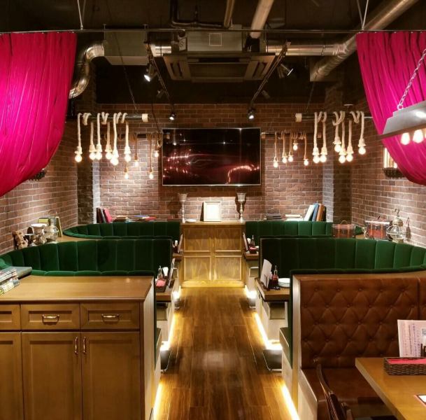CONAは少人数の飲み会も安心♪ゆったり寛げるお洒落なソファ席をご用意。女子会やデートなど様々なシーンに最適な空間！少人数での一部貸切可なので貸切利用はお気軽にお問い合わせください[イタリアン/ワイン/肉/パスタ/女子会/歓送迎会/飲み放題/宴会/誕生日/記念日/ピザ/新市街/熊本/ワンコイン/結婚式二次会]